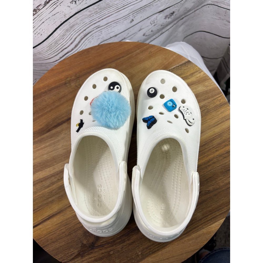 Women's Crocs White Platform Mules & Clogs with Charms US 8 - Picture 9 of 9